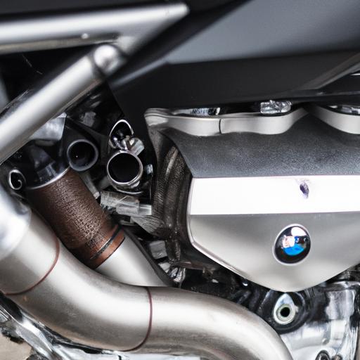 Gần cận của động cơ và ống xả của mô tô BMW S1000